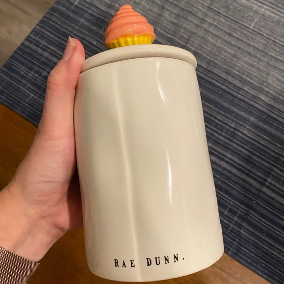 🎉HOST PICK🎉 Rare Rae Dunn birthday candle - Picture 4 of 5